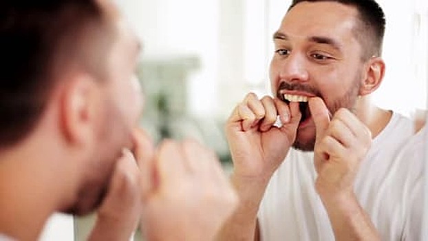 Стоит ли на самом деле пользоваться зубной нитью