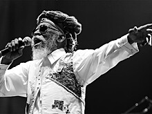 На Ямайке умер легендарный исполнитель регги Банни Уэйлер