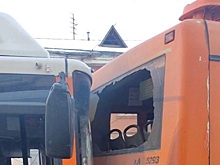 Два автобуса столкнулись на остановке общественного транспорта в Нижнем Новгороде