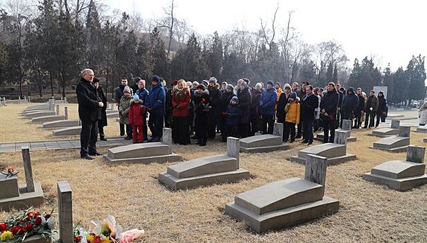В КНДР российские дипломаты почтили память жертв американской бомбардировки