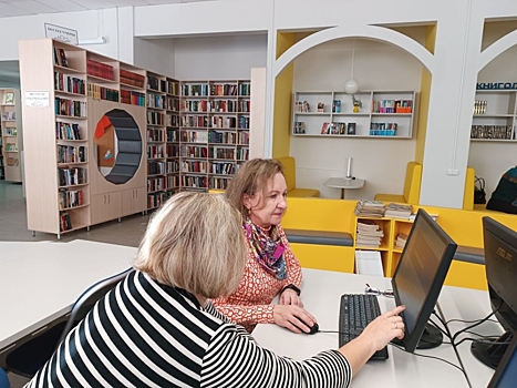 В модельной библиотеке Камышина пожилых читателей обучают цифровой грамотности