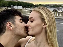 Софи Тернер опять пытается забеременеть