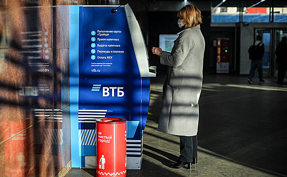 ВТБ запустил переводы по телефону через СБП в банкоматах
