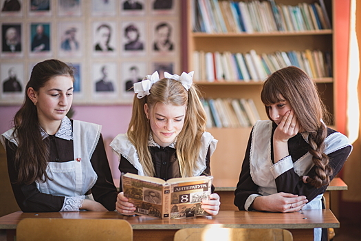 В Госдуме предложили вернуть советские традиции школьной формы