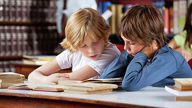 Шестиклассник написал книгу на английском языке