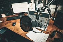 Радиостанции должны предупреждать о песнях иноагентов в эфире