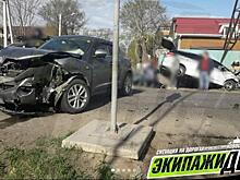 «Ну и побоище!»: в Приморье произошло очередное ДТП на перекрестке