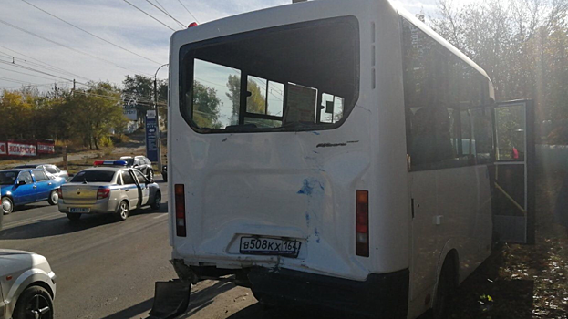 В Ленинском районе маршрутка столкнулась с «КаМАЗом». Пострадали пассажиры
