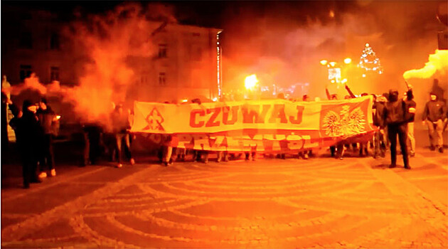 На улицы Варшавы вышли 30 тысяч протестующих