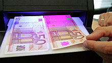Курс евро опустился ниже 77 рублей