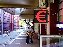 Экономист пояснил, почему сейчас не нужно вкладывать деньги в валюту