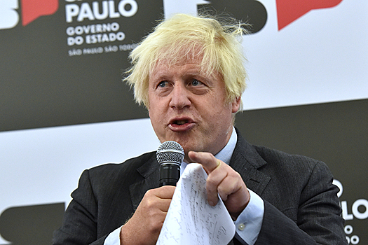 Джонсон интересовался у ученых возможностью "убить" COVID-19 феном