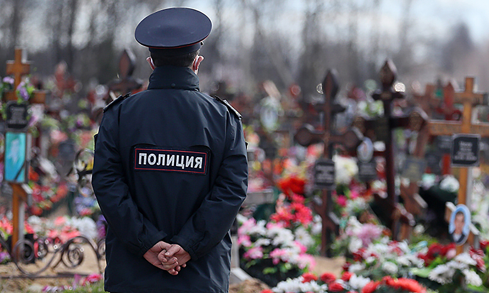 Гробовщики подрались во время копания могилы в Татарстане