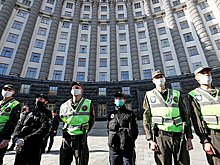 Украинцам помешали сжечь «Кремль» на антироссийской акции в Киеве