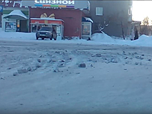 В Свердловской области дорогу засыпали кирпичами