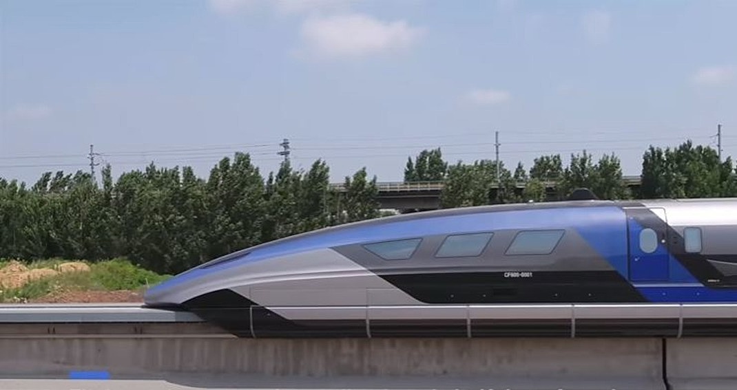 В Китае показали поезд на магнитной подушке, который может разгоняться до 600 км/ч