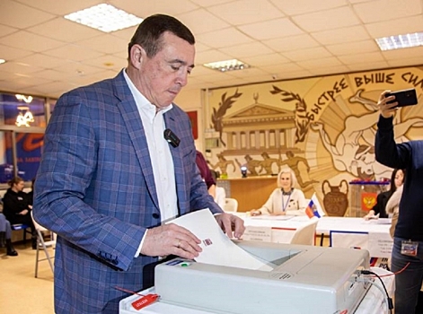Губернатор Сахалинской области проголосовал на выборах президента России