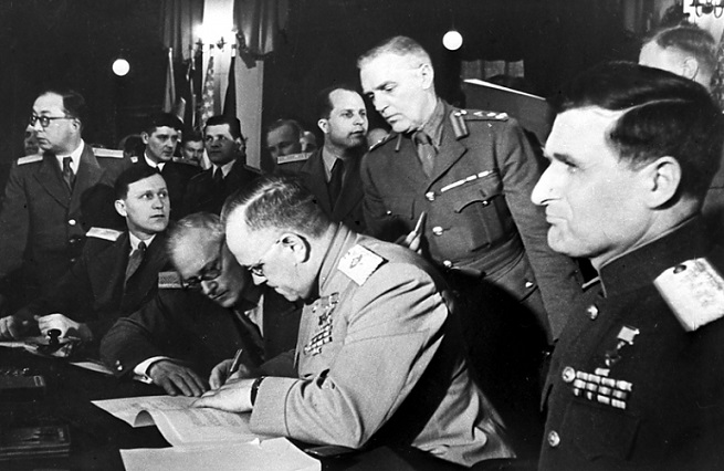 Почему мирный договор между между Германией и СССР подписали только в 1955  году - Рамблер/новости