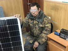 Житель Омска украл светофор, чтобы использовать его солнечные батареи в своем доме