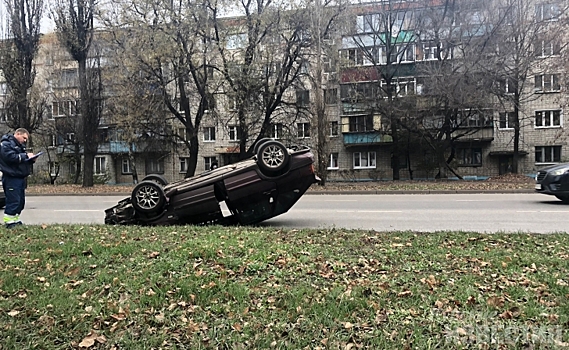 В центре Курска «четырнадцатая» легла на крышу