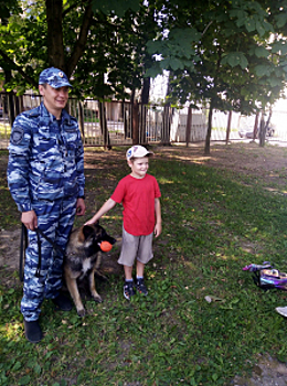 В Псковской области транспортные полицейские для юных великолучан провели профилактическую акцию «Безопасность в наших руках!