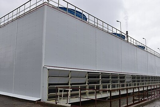 В АО «ВМУ» установили новую трехсекционную градирню