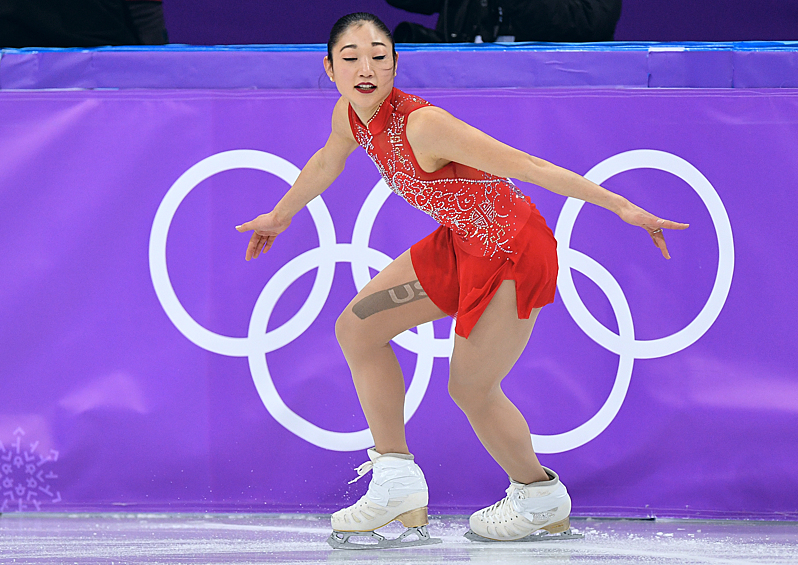 Мирай Нагасу (США) выступает в произвольной программе женского одиночного катания на соревнованиях по фигурному катанию на XXIII зимних Олимпийских играх.