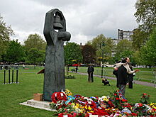 В Лондоне возложили венки к мемориалу советским воинам