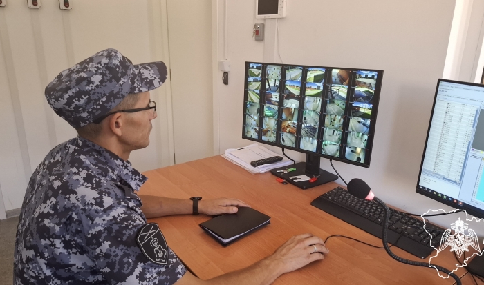 В Волгограде росгвардейцы проверили безопасность школ к Дню знаний