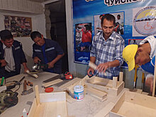 Инвалиды делают мебель для кыргызстанцев — доброе видео из Сокулука