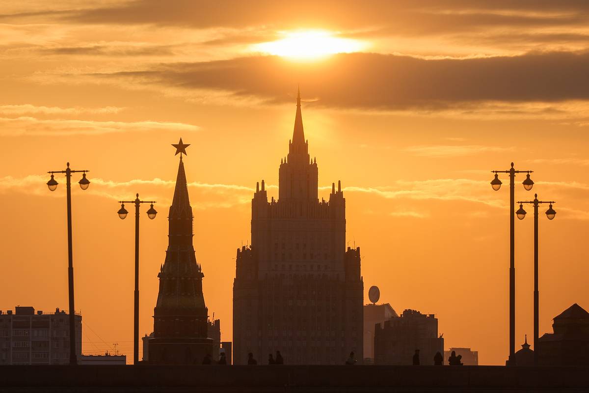 Японский депутат высказался о сроках снятия санкций с России