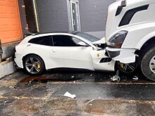 Недовольный водитель грузовика въехал прямо в Ferrari GTC4Lusso