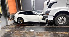 Недовольный водитель грузовика въехал прямо в Ferrari GTC4Lusso