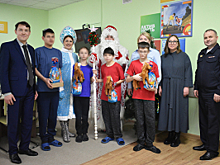 В Чувашии «Полицейский Дед Мороз» и общественники навестили воспитанников Центра временного содержания несовершеннолетних правонарушителей МВД по региону