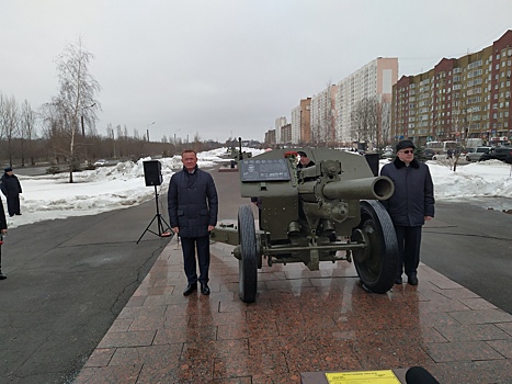 Курскому ветерану установили памятник на гаубице