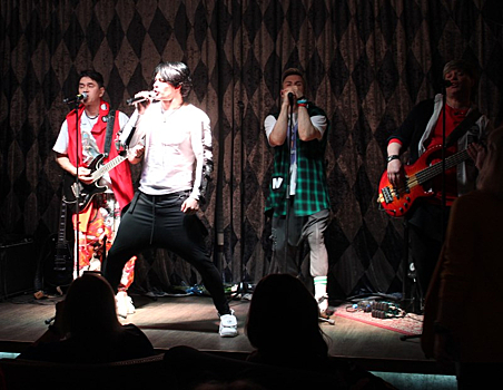 «300 На-Наек» — 90-е ворвались в ресторан в центре Новосибирска