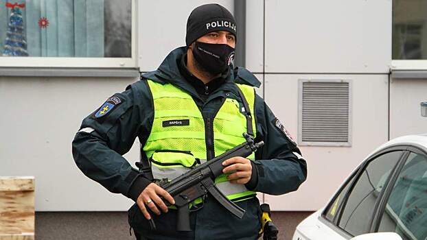 Власти Варшавы с полицией ворвались в школу при посольстве России