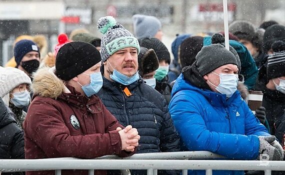"Народ чем-то недоволен, раз он приходит сюда": согласованный митинг в Казани в ограждении и под музыку