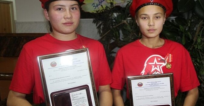 Юные забайкалки, спасшие детей на пожаре, получили медали «За спасение жизни»