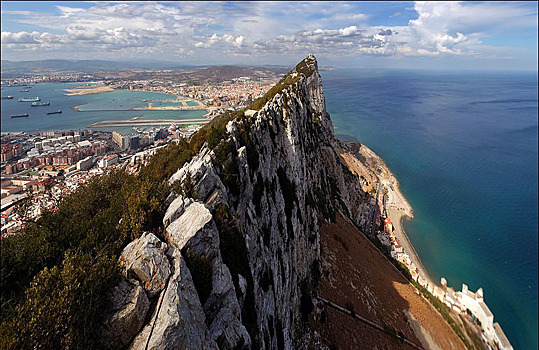 «МК»: Между Великобританией и Испанией обострился конфликт из-за Гибралтара