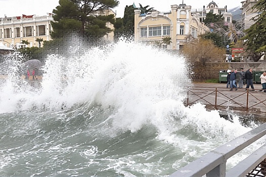 В Крыму объявлено штормовое предупреждение из-за резкого ухудшения погоды