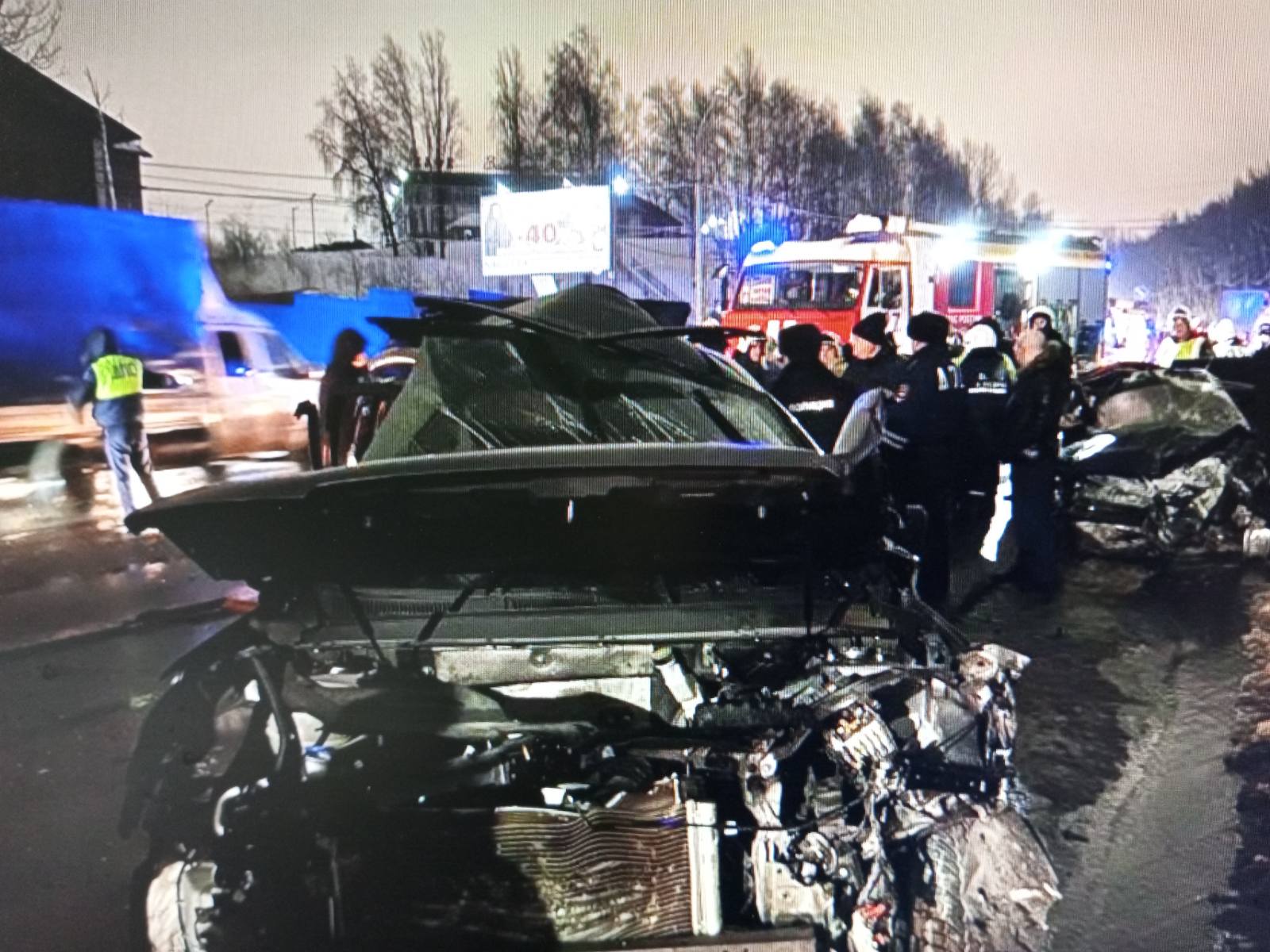 В Петербурге водитель иномарки сбил двух женщин и светофор