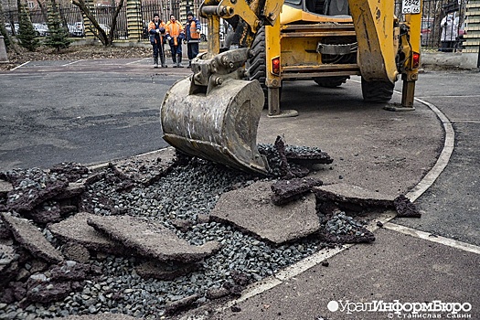 В обновленной Зеленой Роще разворотили асфальт