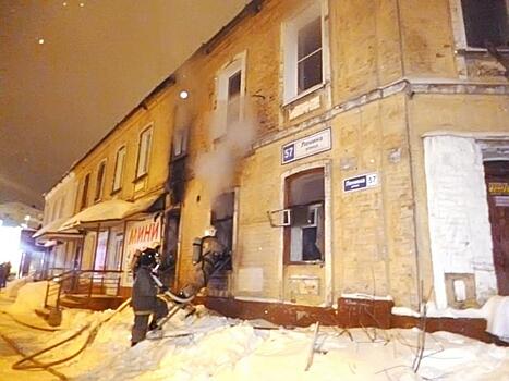 В Кирове сотрудники МЧС спасли женщину из горящего дома