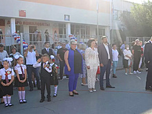 Министр культуры Крыма пришла на школьную линейку в полупрозрачном костюме