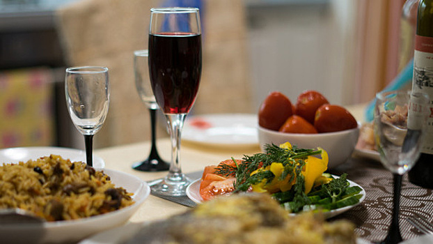 Почему пиво с хлебом и вино с бобовыми вредны, объяснила гастроэнтеролог