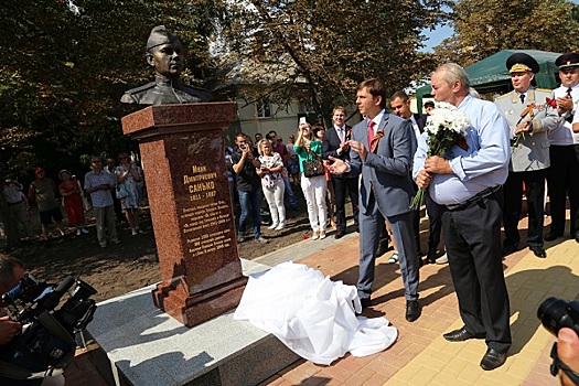 В Орле открыли бюсты героев-разведчиков