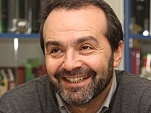 Песков: Планы Шендеровича об отъезде не связаны со статусом иноагента