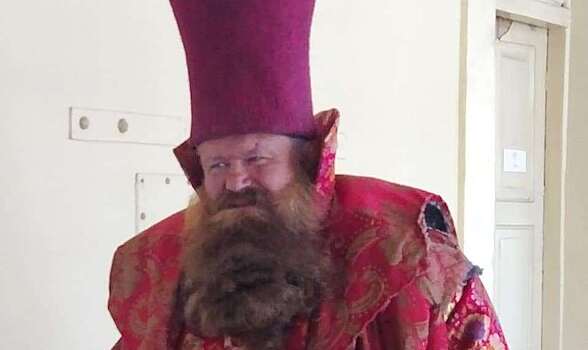 Олег Тактаров отпустил длинную рыжую бороду