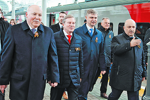 Как встречали первых пассажиров скоростной электрички "Ласточка"